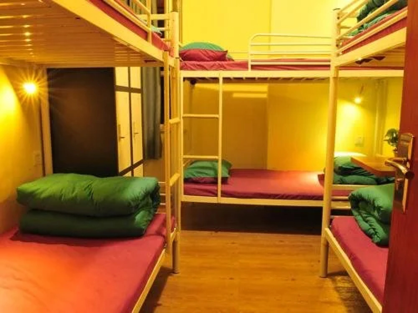 He Huang Memory Youth Hostel