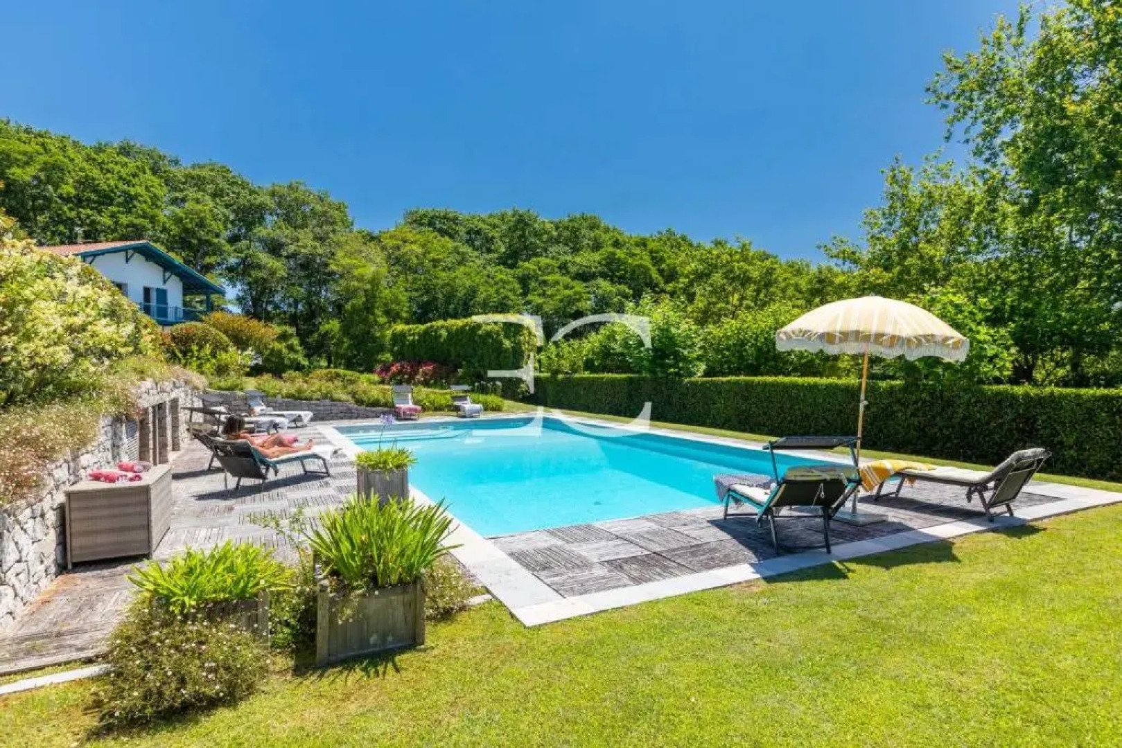 Easy Clés- Splendid 8 bedrooms property & pool