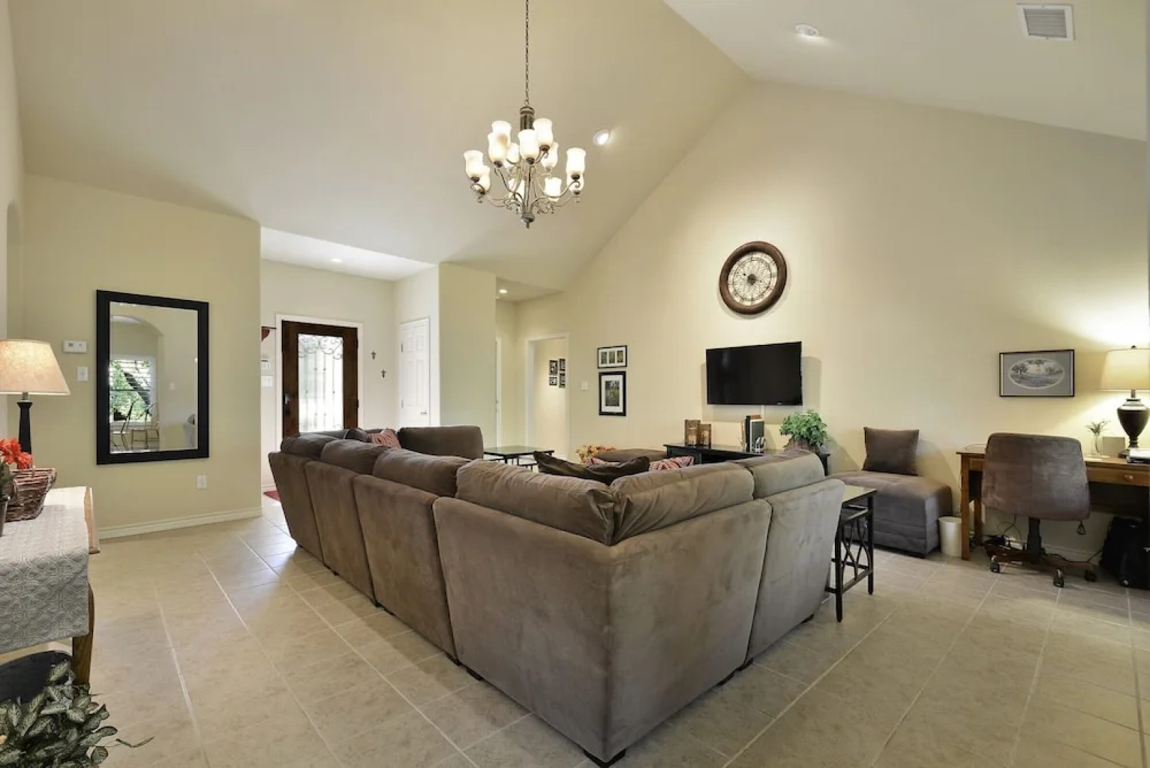 4BR 2BA Cottage at Lake Austin by RedAwning