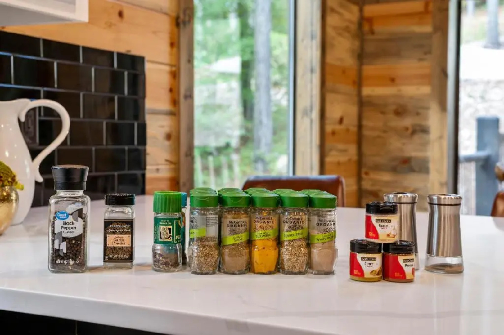 Vacana Offline Cabin, Covered Back Deck, HotTub, FirePit, Pet Friendly