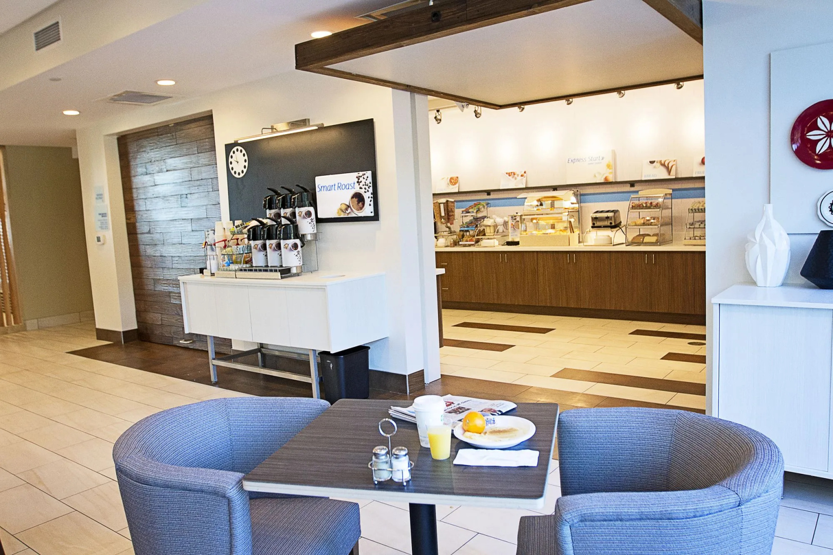 Holiday Inn Express & Suites Greenwood Mall by IHG