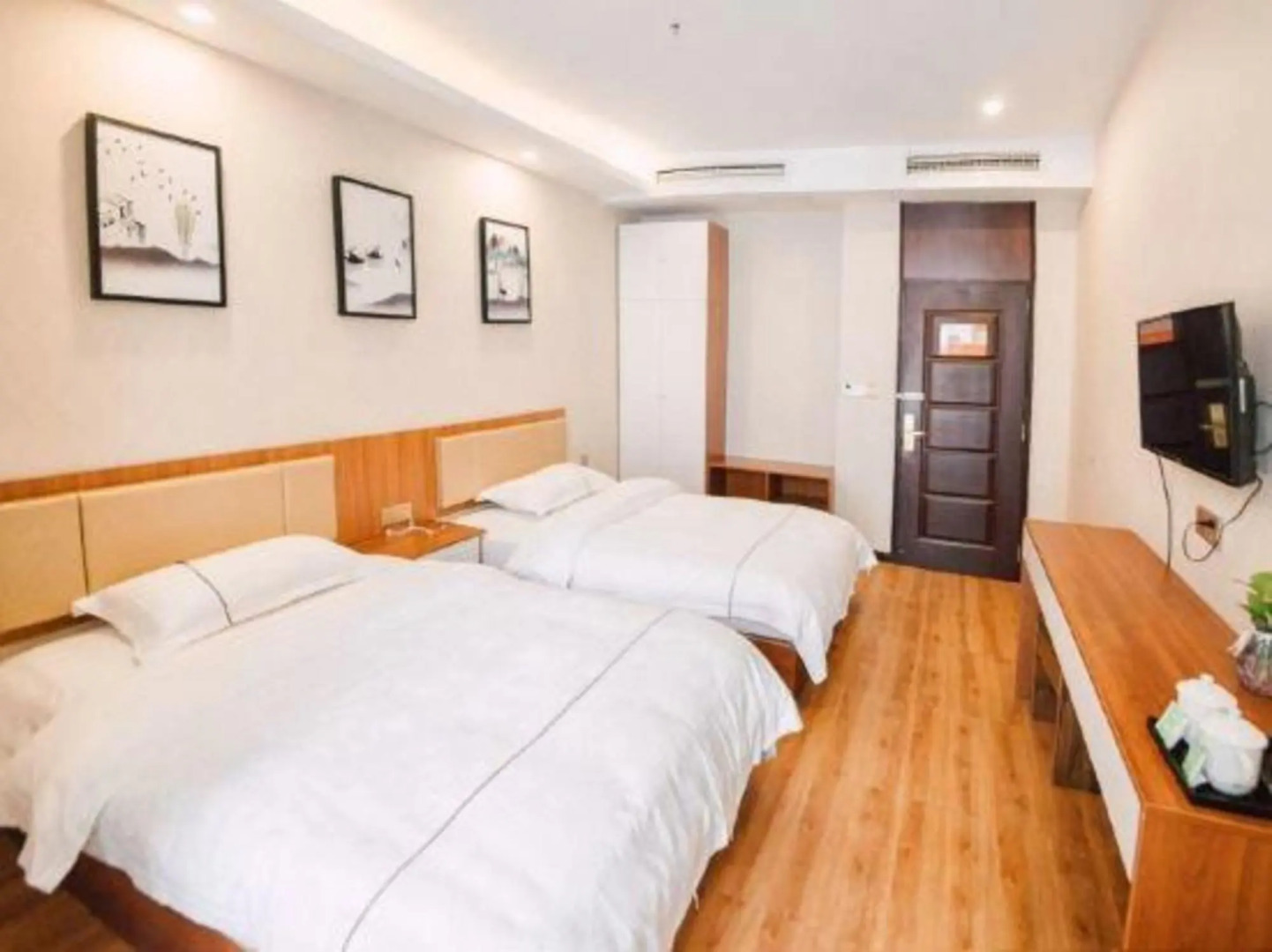 9 Lian Express Hotel