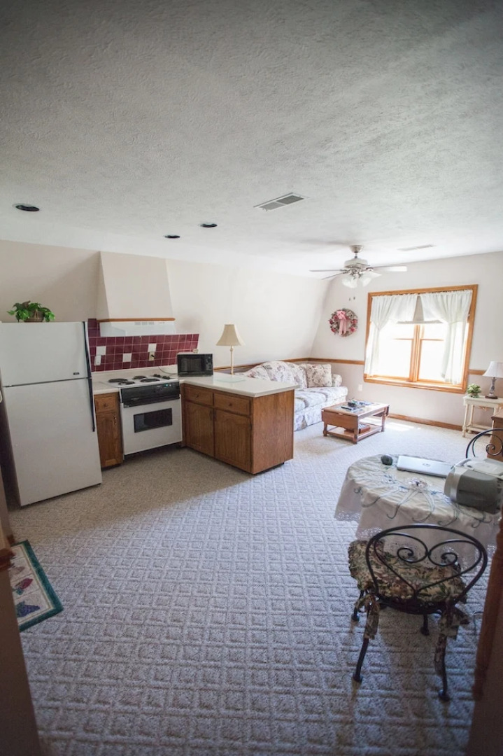 Red Bud Cove Bed & Breakfast Suites