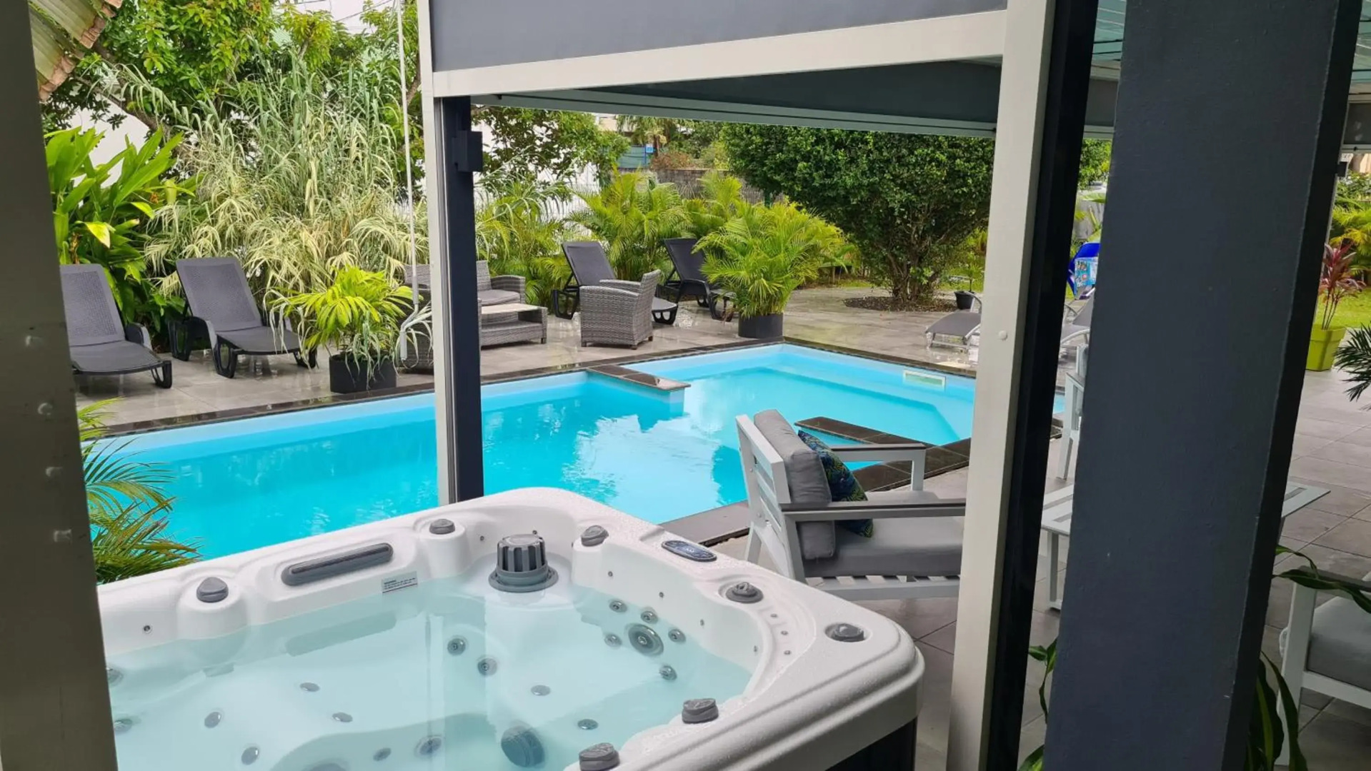 Villa de 3 chambres avec piscine privee jacuzzi et jardin clos a Baie Mahault