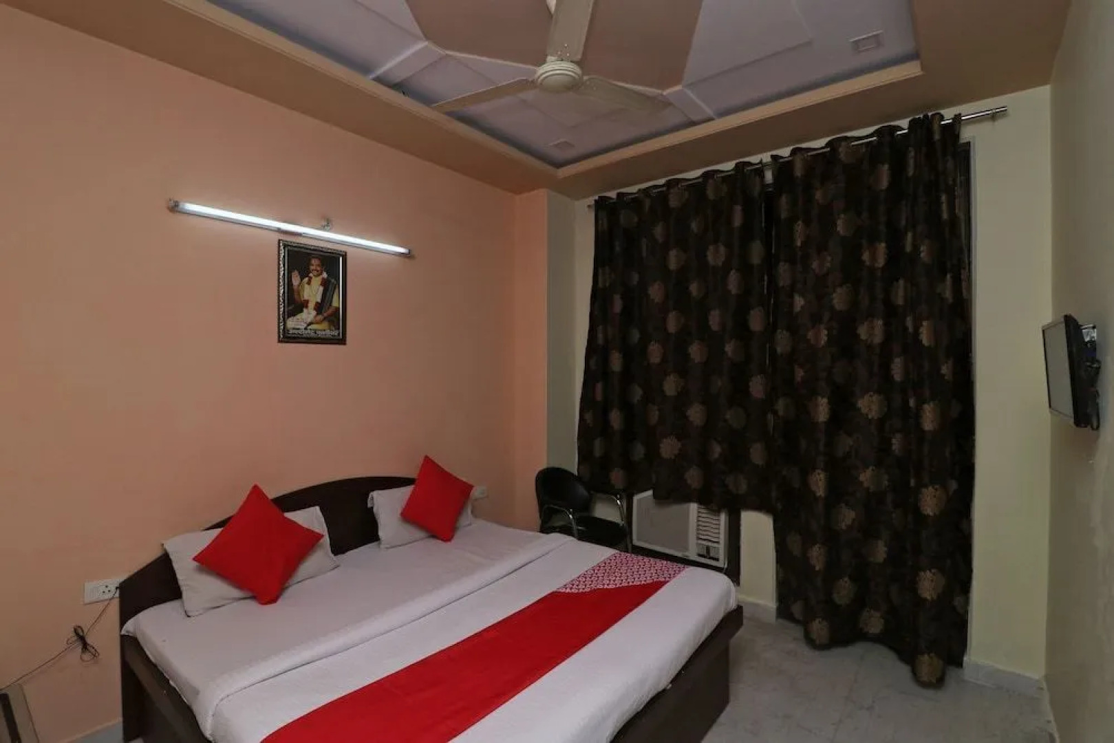 Oyo 30740 Hotel Gurudham Vrindavan