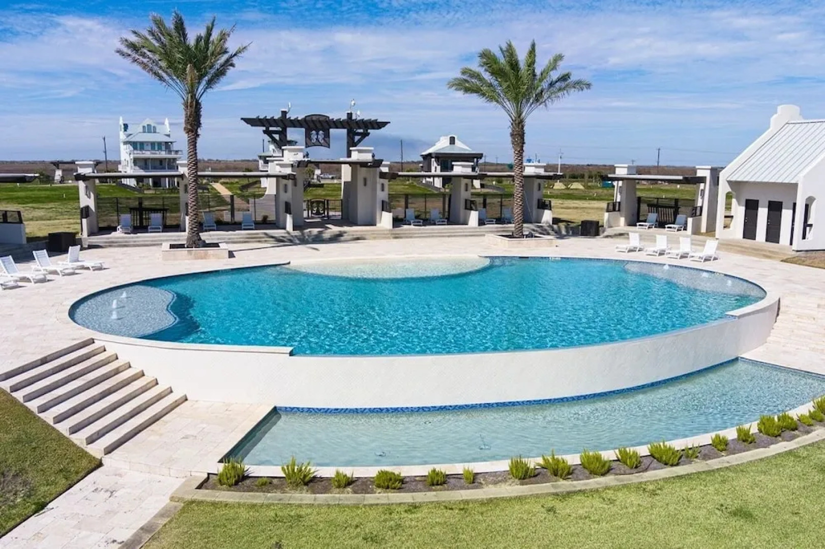 Paradise By The Sea 4 Bedroom Home by RedAwning