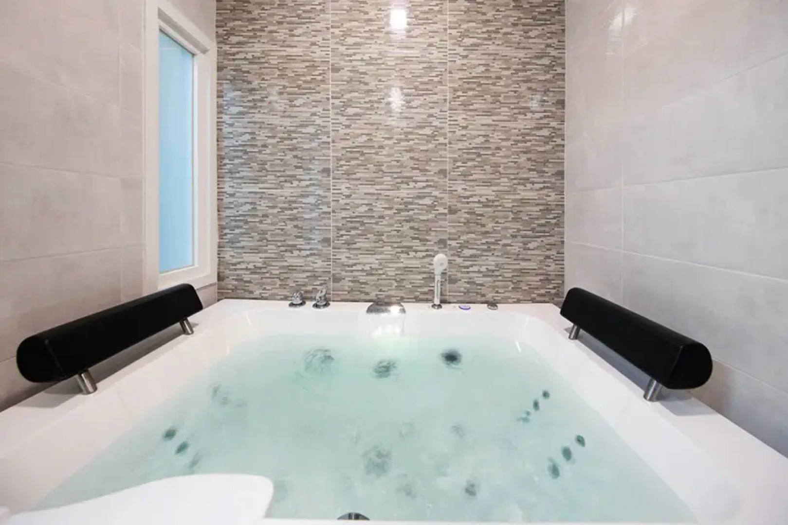 Pohang Couple Stone Pension