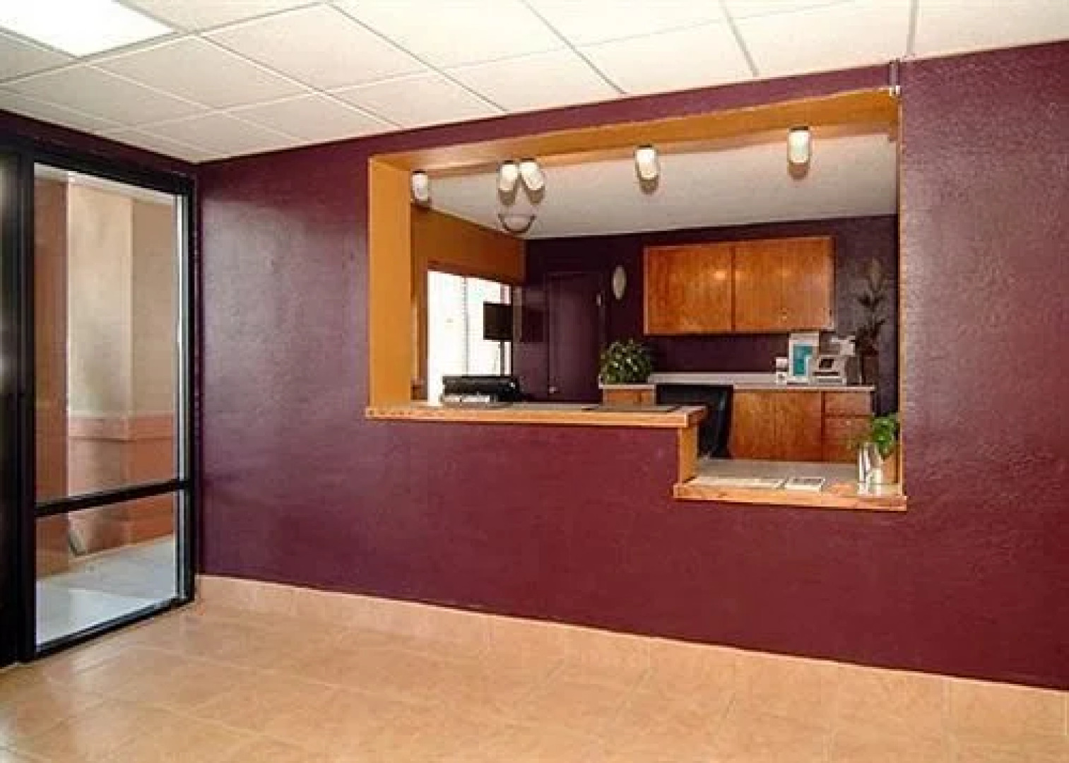 Amberly Courtyard Inn And Suites