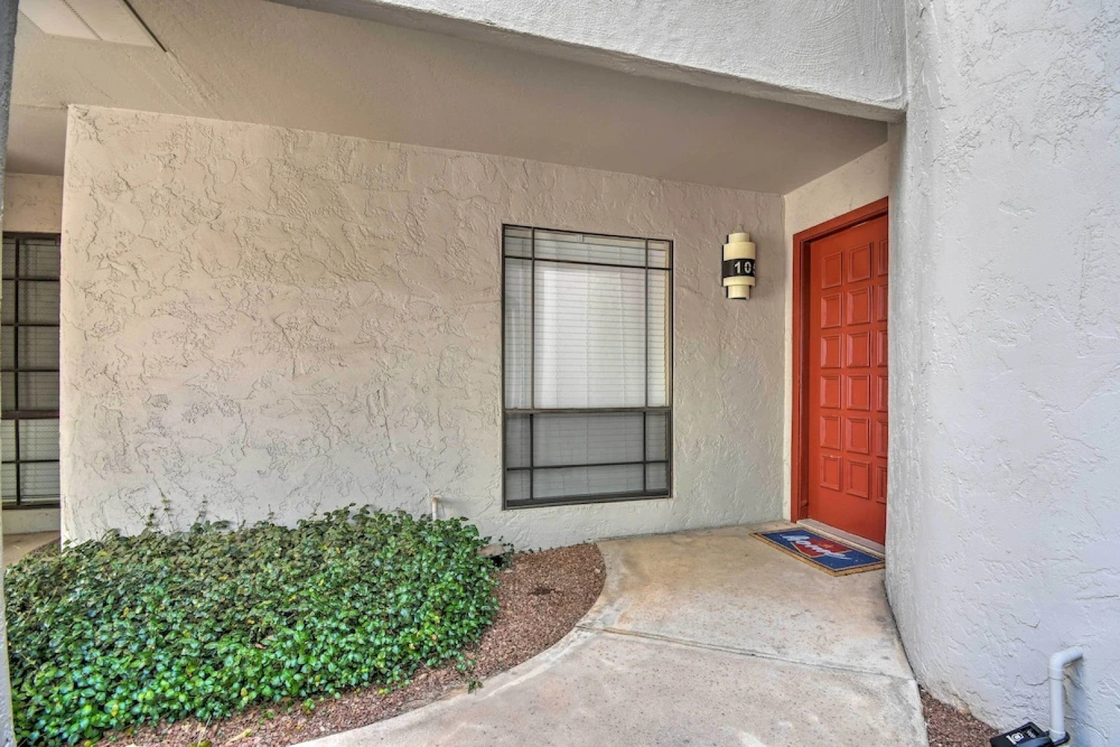 Sleek Phoenix Condo: Walk to Biltmore Fashion Park