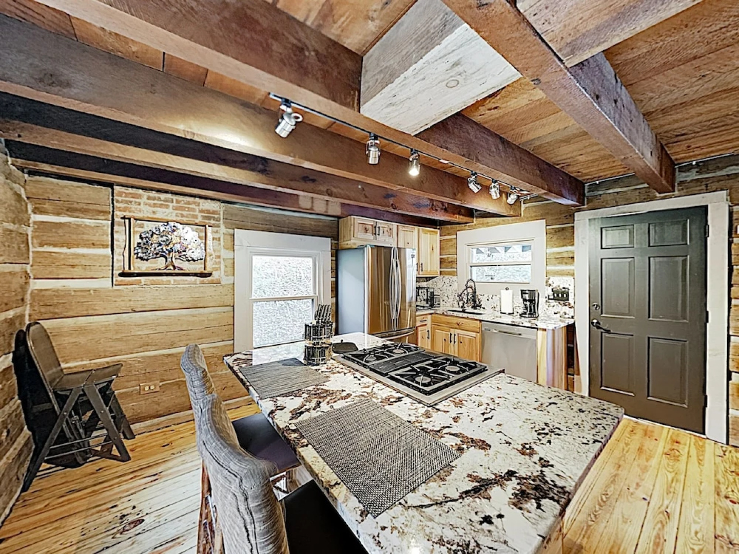 New Listing! Updated W/ Hot Tub On 2 Acres 1 Bedroom Cabin