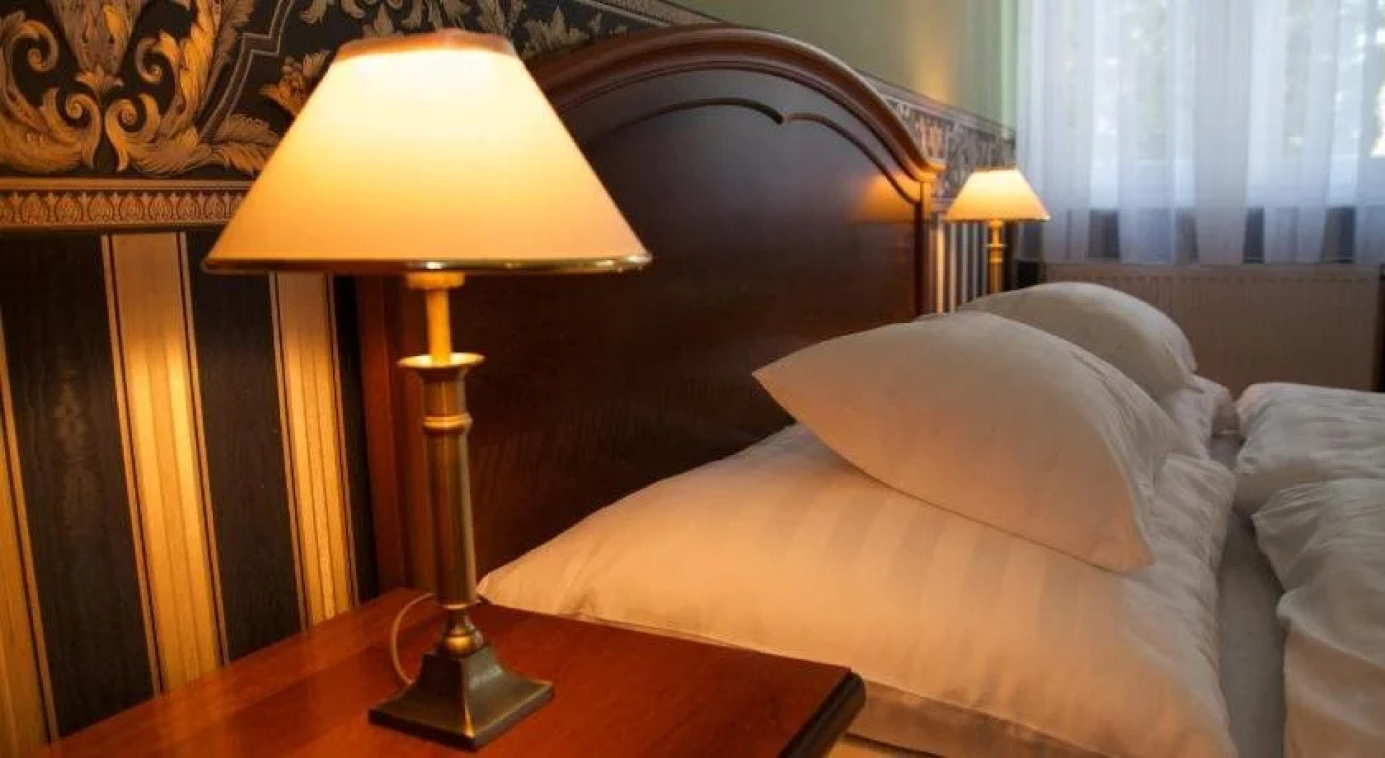 Platán Hotel & Étterem