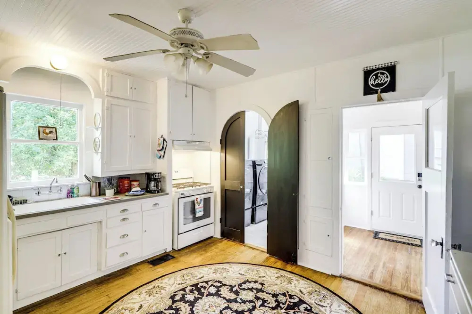 Easy Dtwn Access: Restored 1930s Brenham Retreat