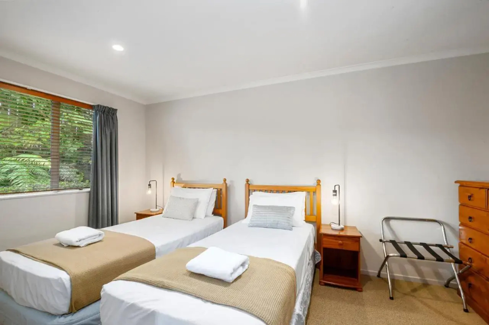 Above The Lake Bed Breakfast