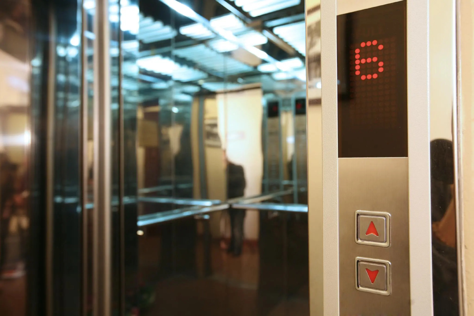 Hanoi House Hotel & Travel