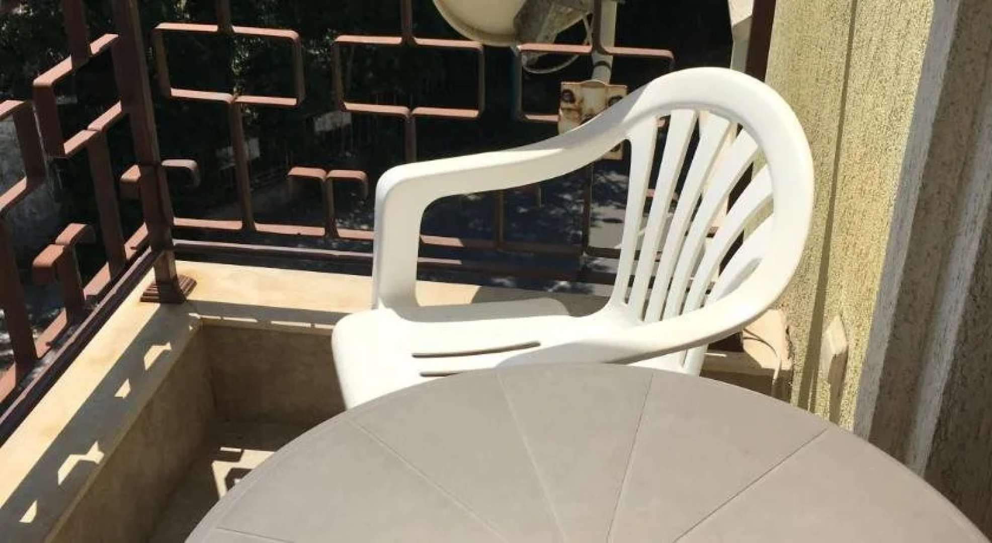 Lucky Beach Apartments