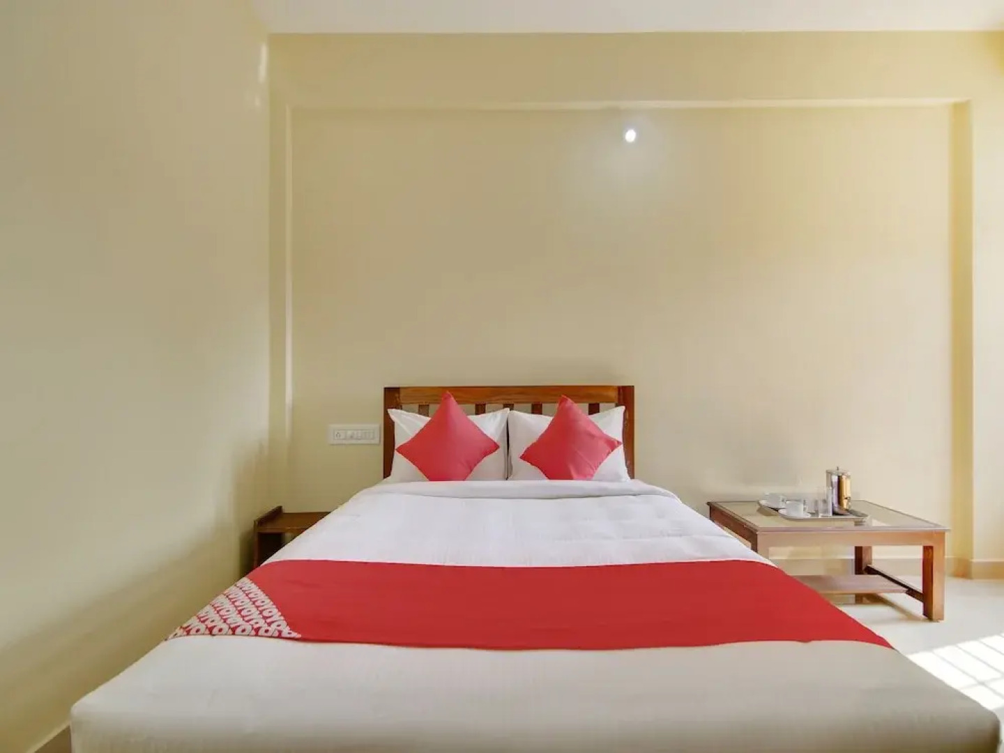 OYO 26718 The Mayura Residency