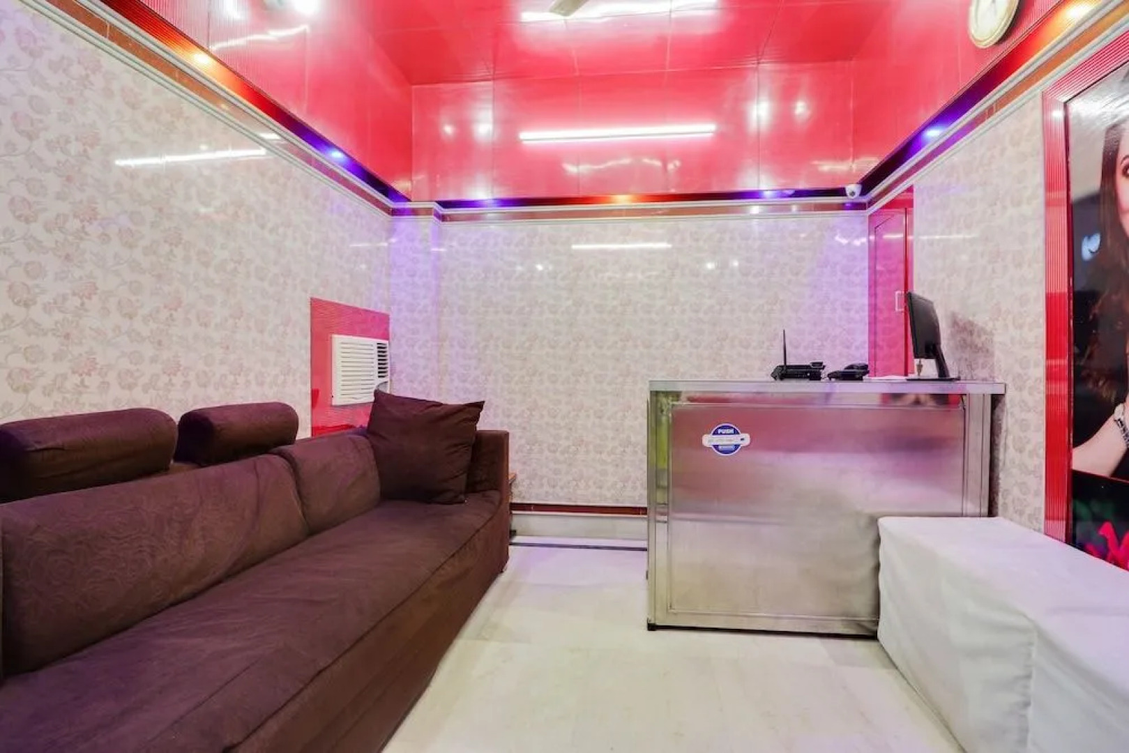 Spot On 45094 Hotel Madhu Complex