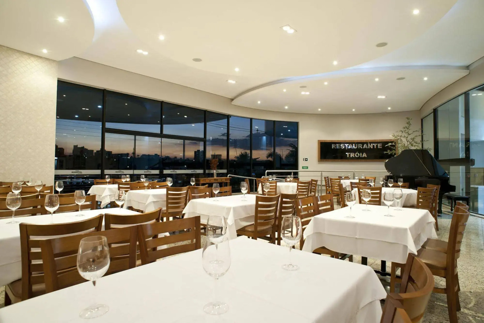 Hotel Nohotel Premium Americana