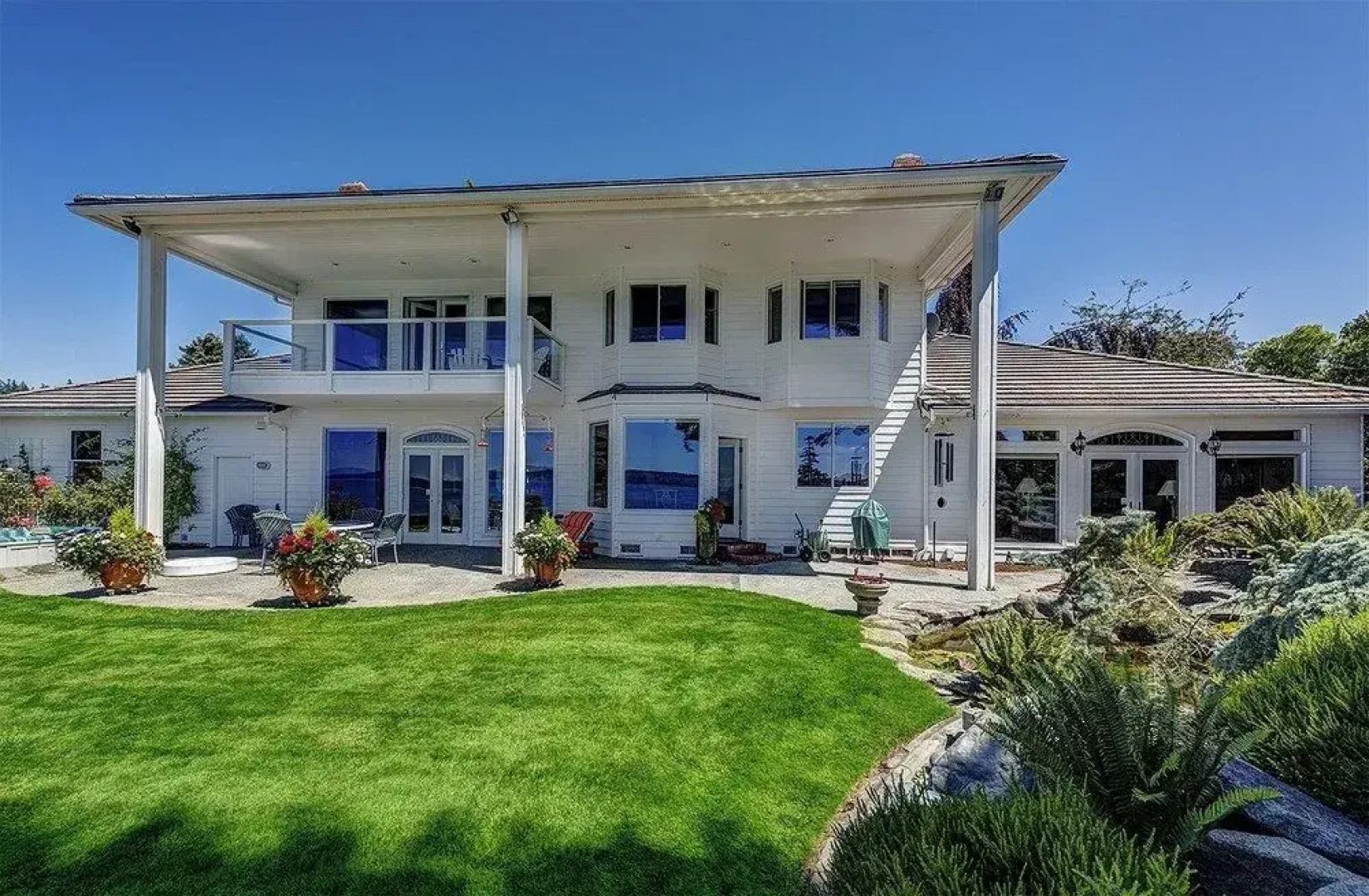 Sea Mist Waterfront Inn