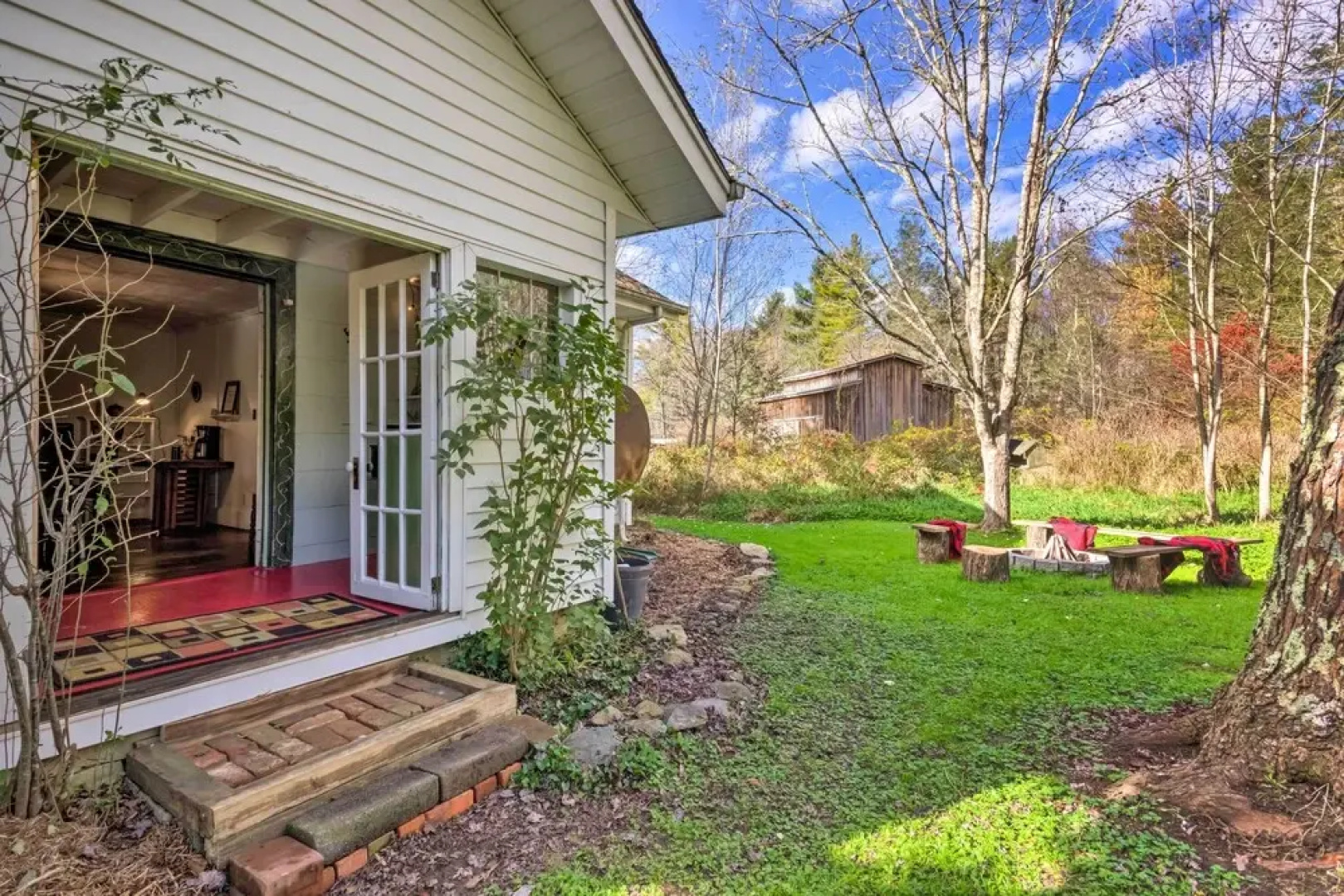 Mtn Cottage w/ Fire Pit in Newland!