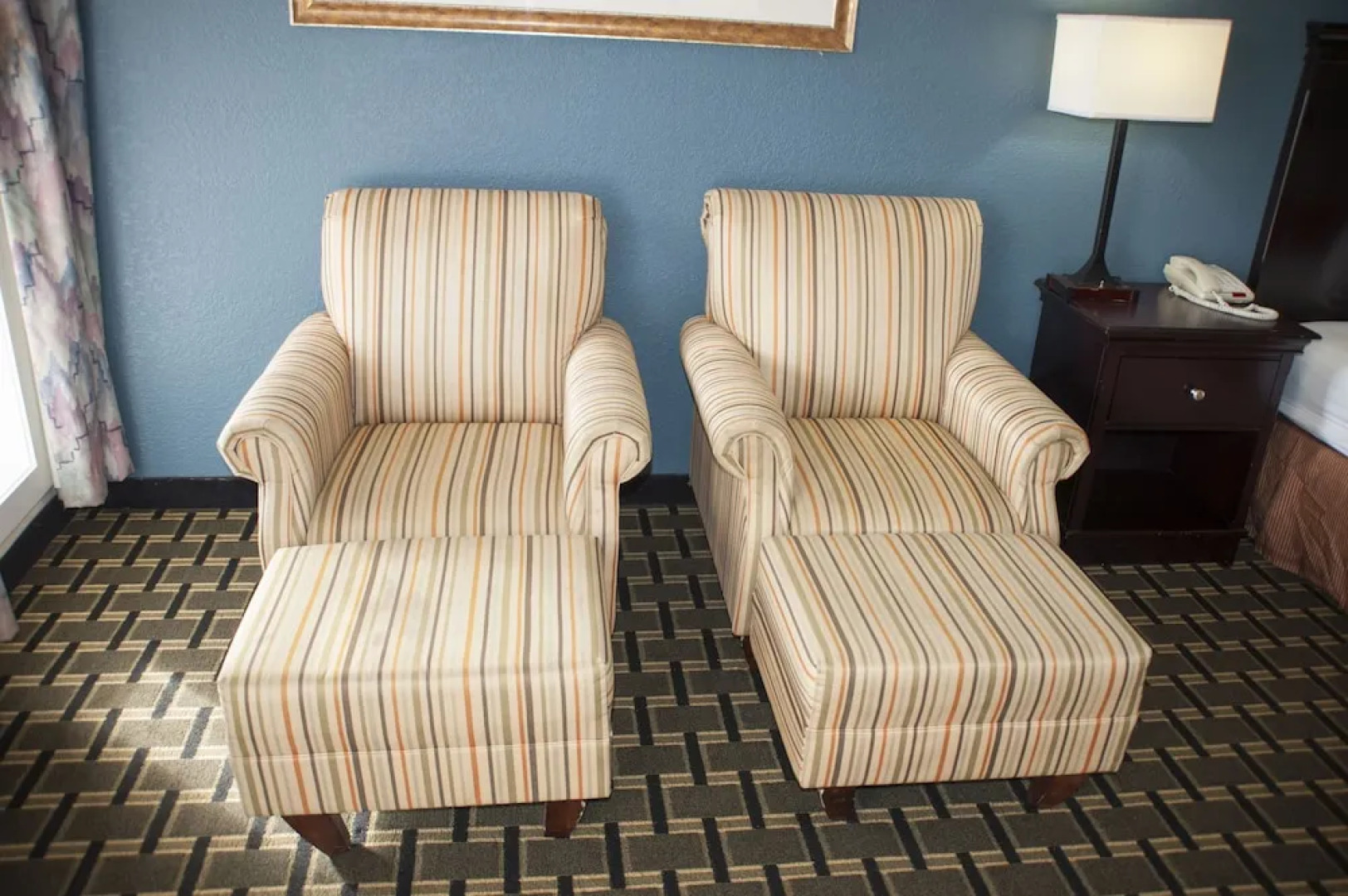 Victorian Inn & Suites