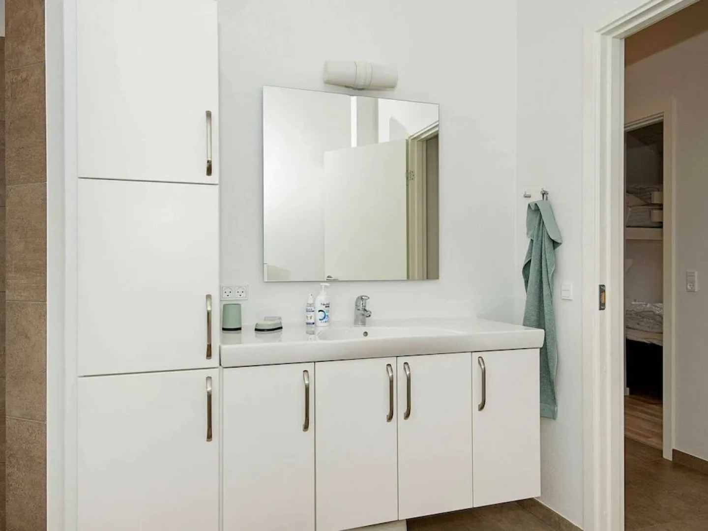 Spacious Holiday Home in Humble With Beach Nearby