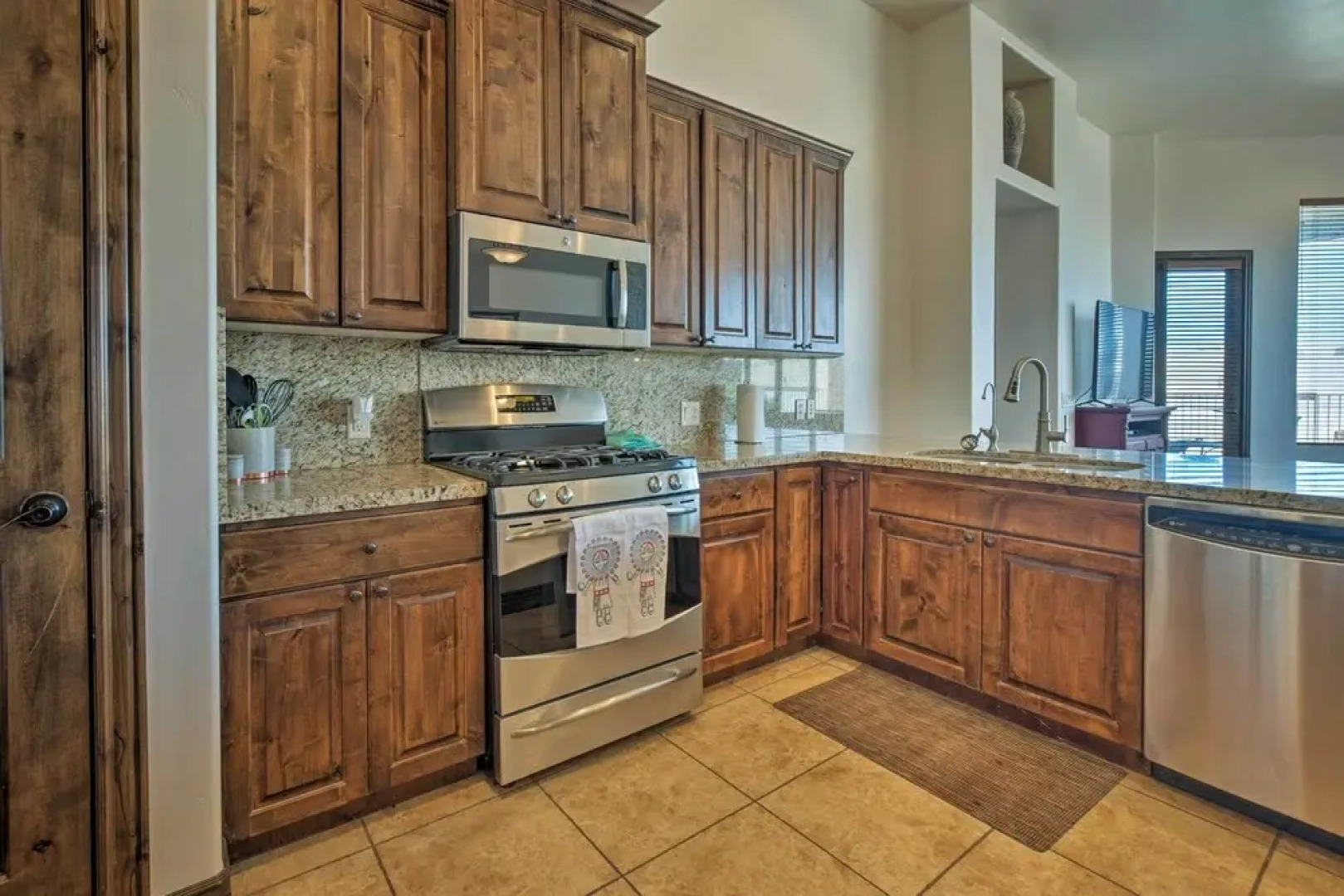 Alto Townhome w/ Patio, 19 Mi to Ski Apache