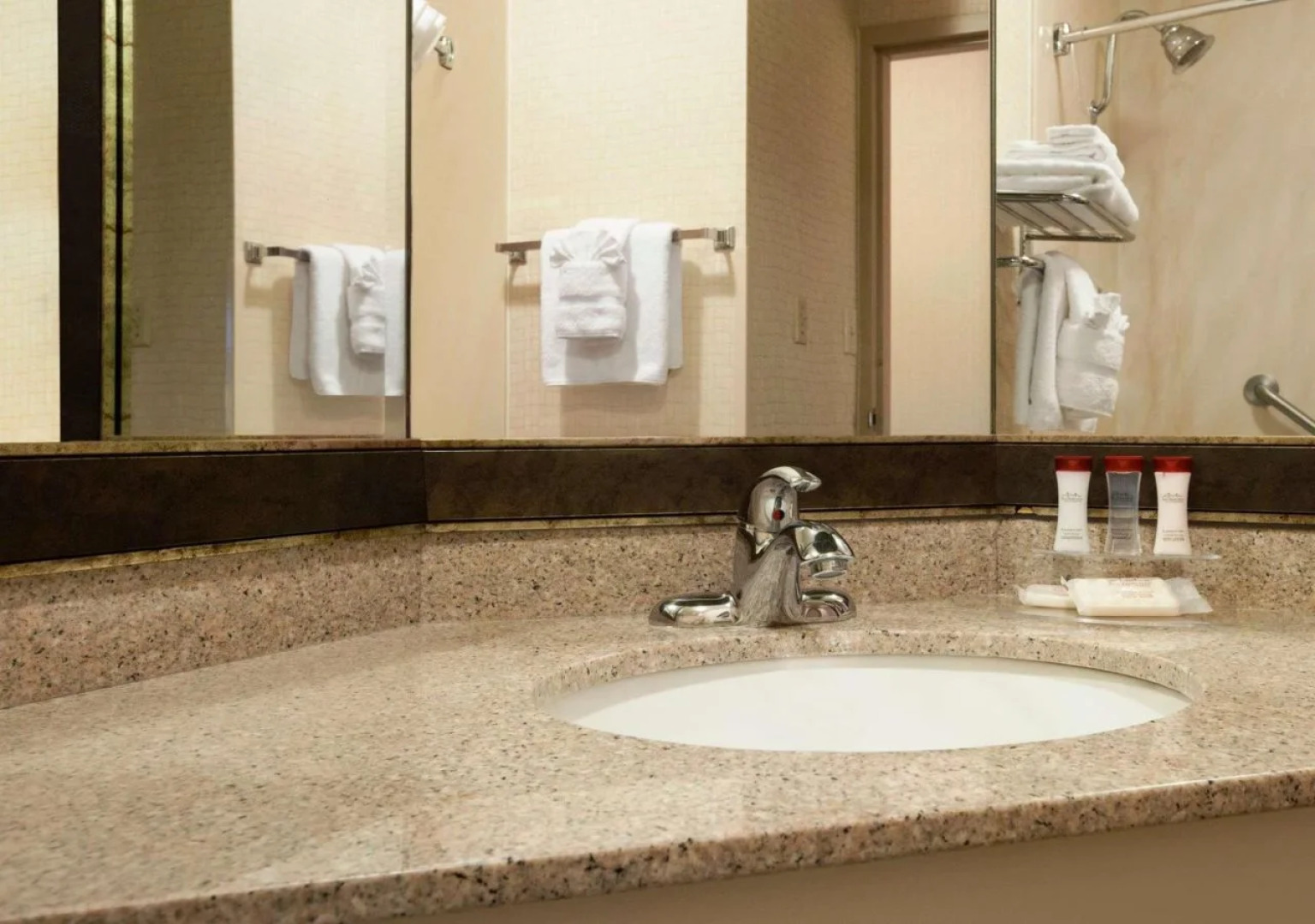 Ramada Williamsburg and Wasserbahn Waterpark