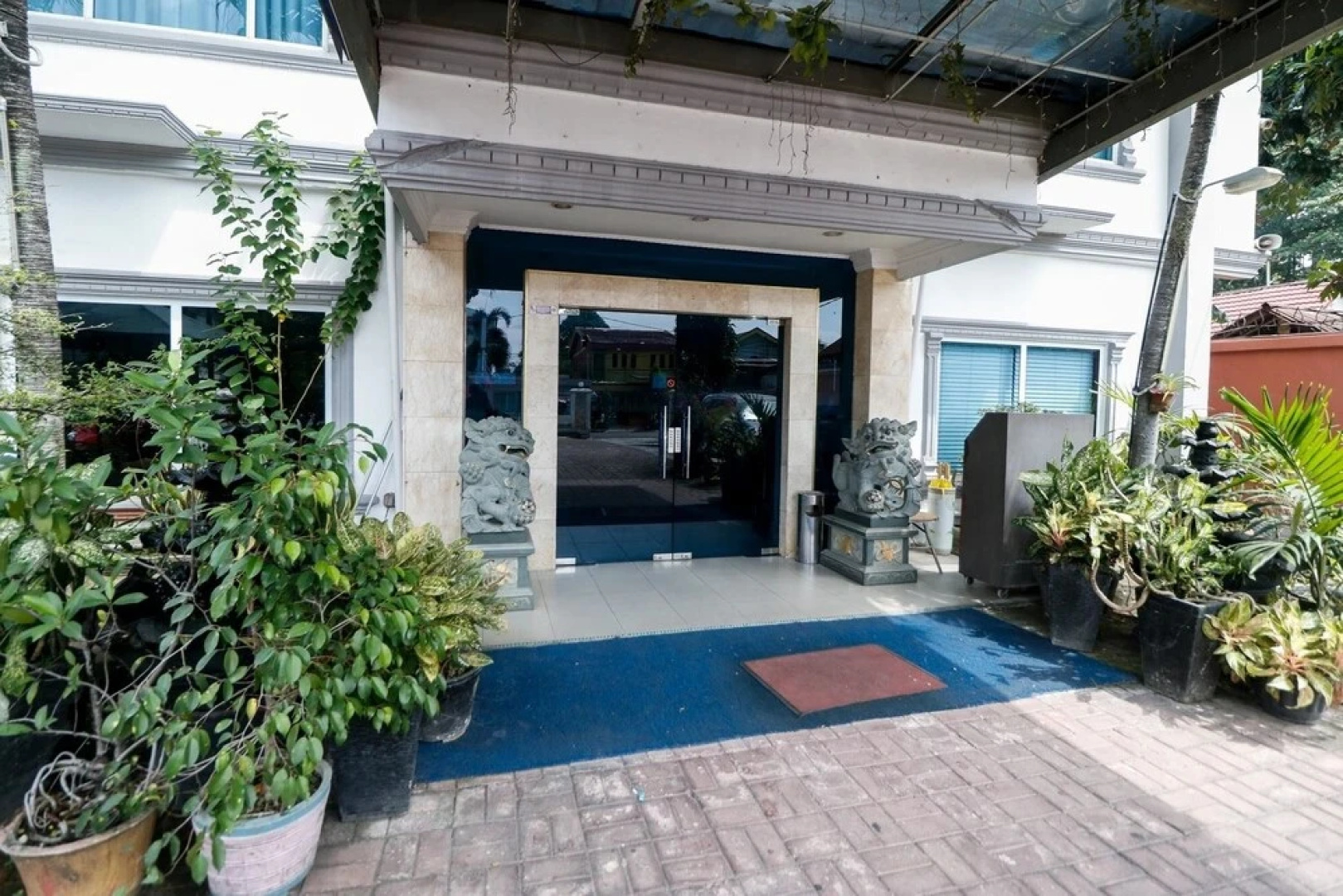RedDoorz Plus @ Jalan Dr Sutomo Pekanbaru