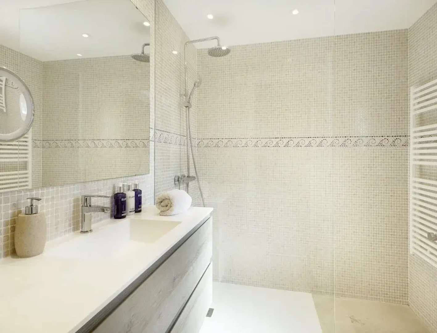 Villa on the Foot of La Font Hills