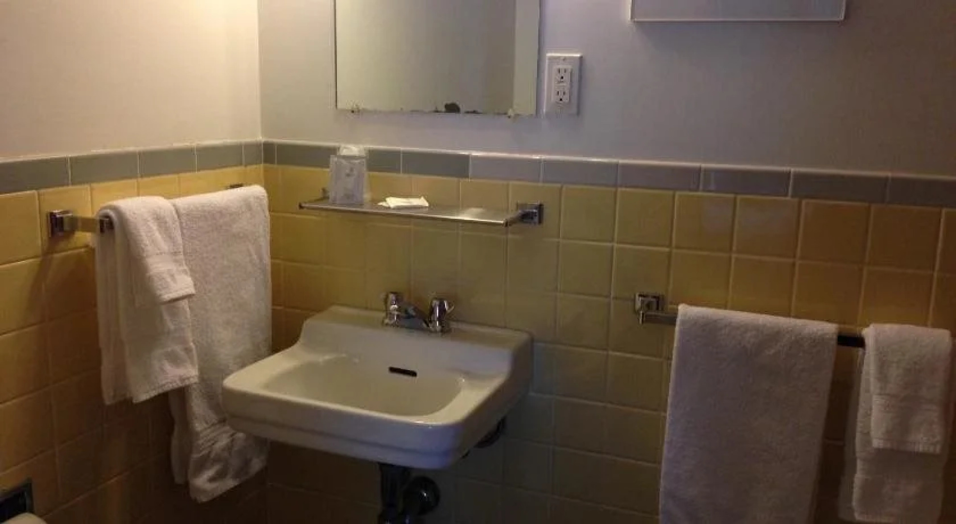 Eagle House Beachside Motel