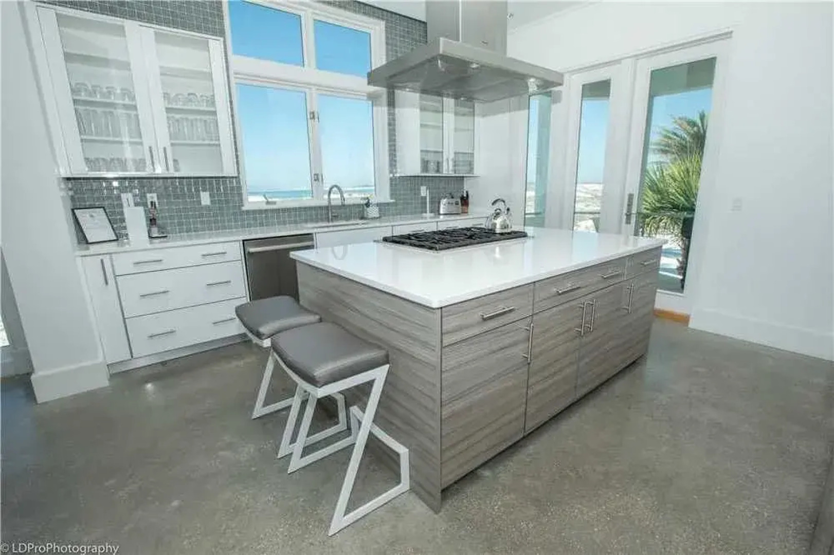 Seabreeze 5 Bedroom Home by RedAwning