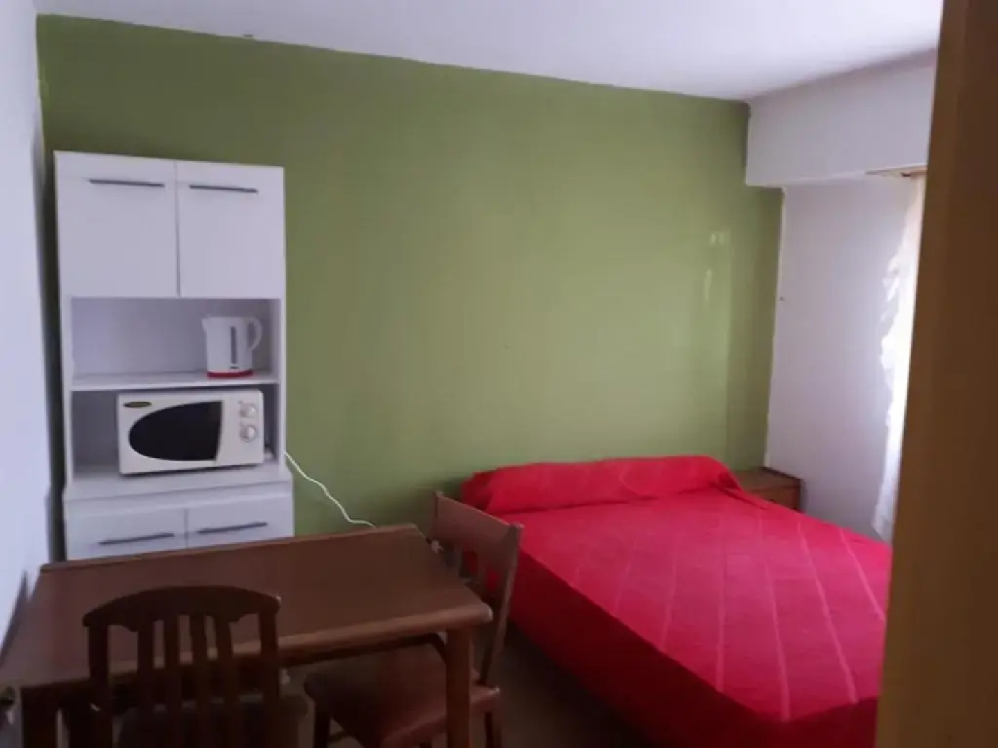 Habitacion economica con estacionamiento Necochea