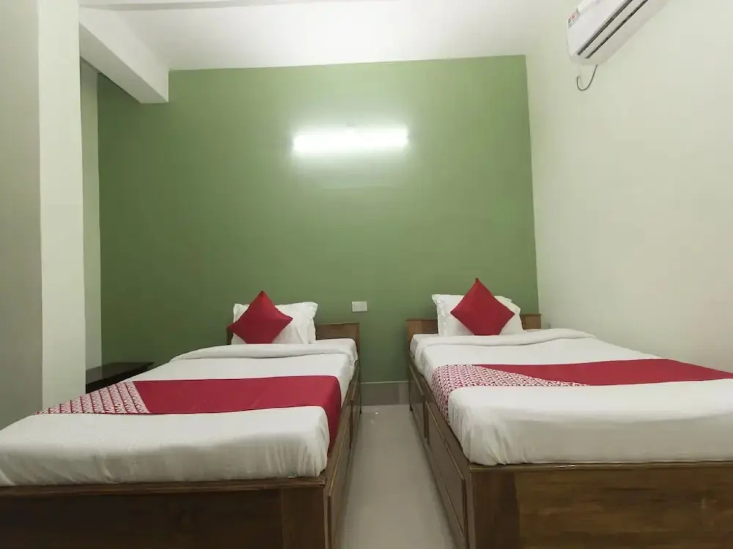 Hotel Aquarium By OYO Rooms