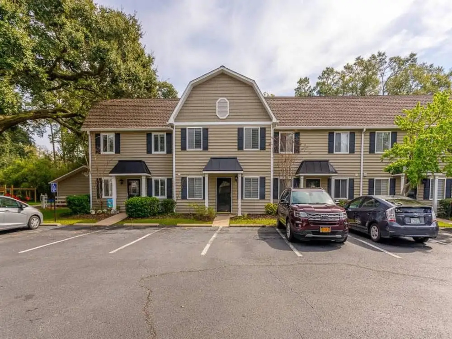 Ocean Walk Three Bedrooms by Hodnett Cooper