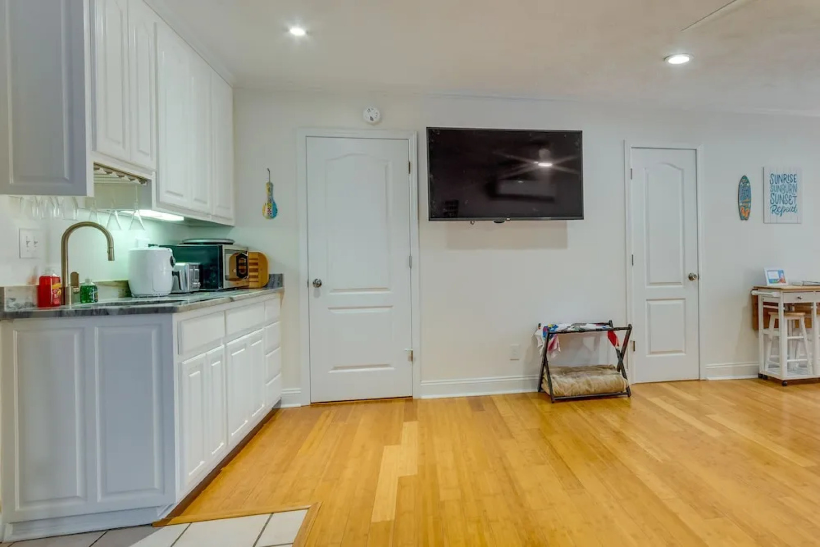 Gulf Breeze Vacation Rental for 2 w/ Pool Access!