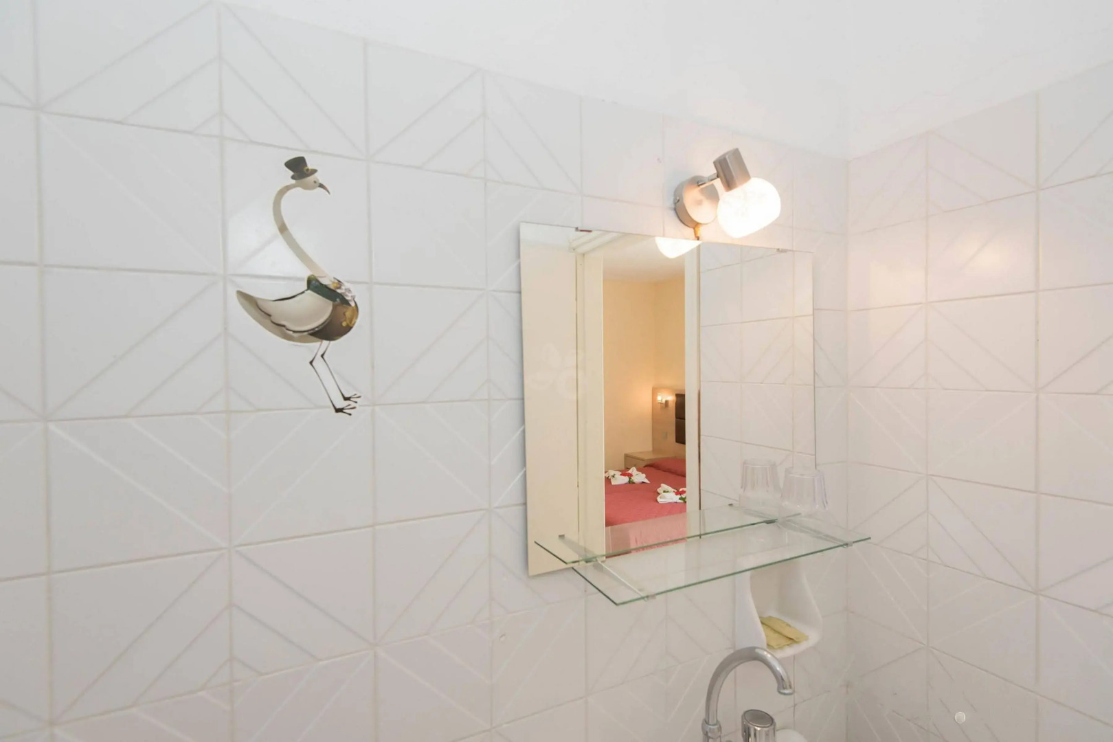 Leonidas Hotel and Studios