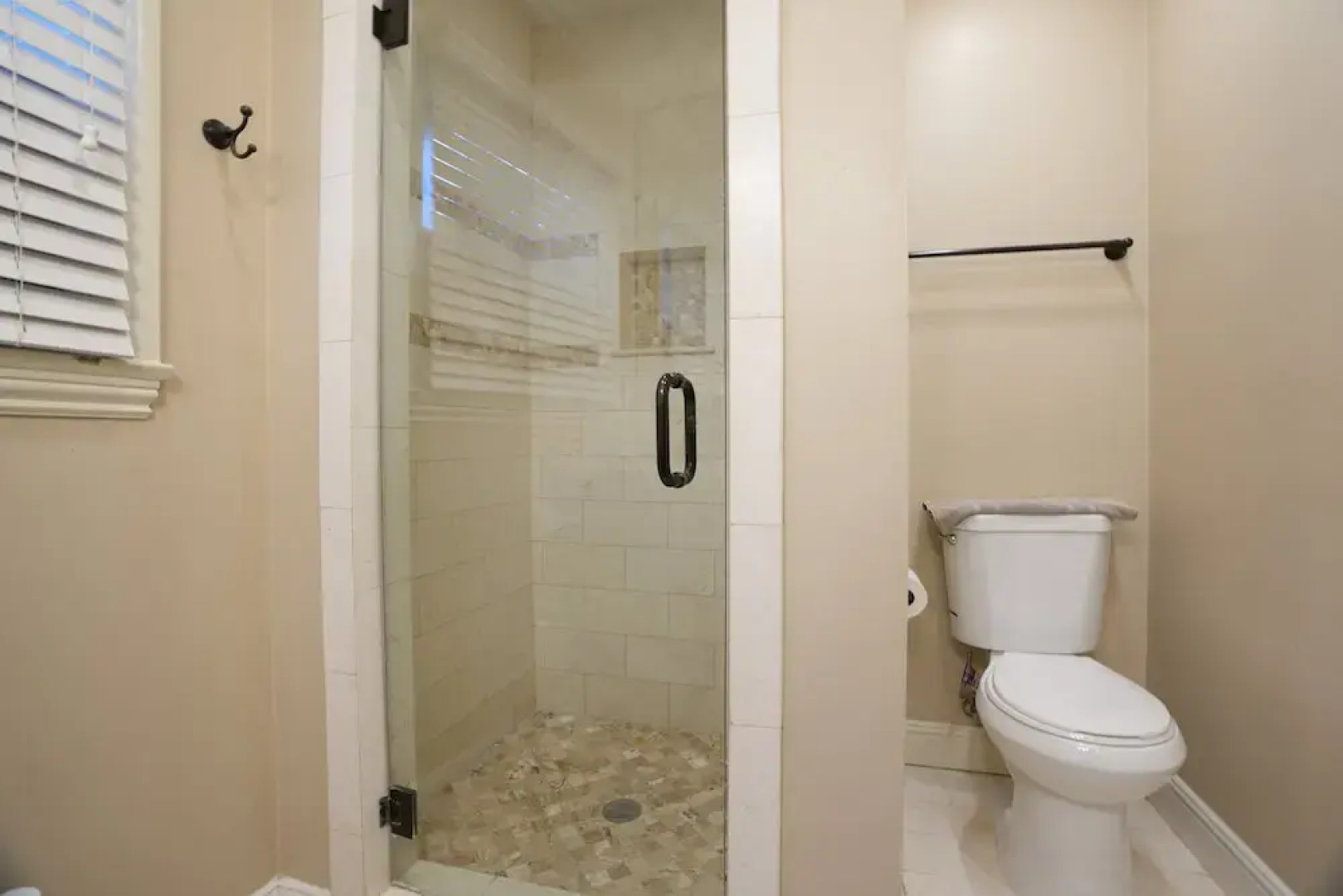 Incredible Estate 5 Bedrooms 3 Bathroom W/resort Style Rock Pool & Jacuzzi