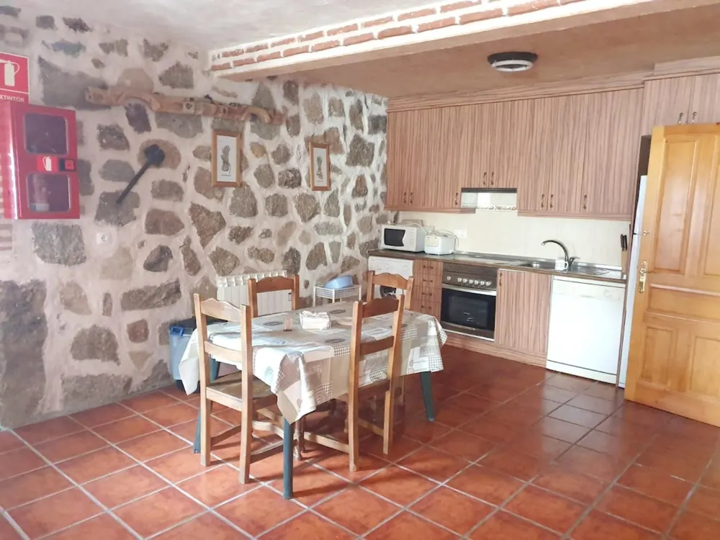 House With 5 Bedrooms in Navaluenga, With Furnished Terrace