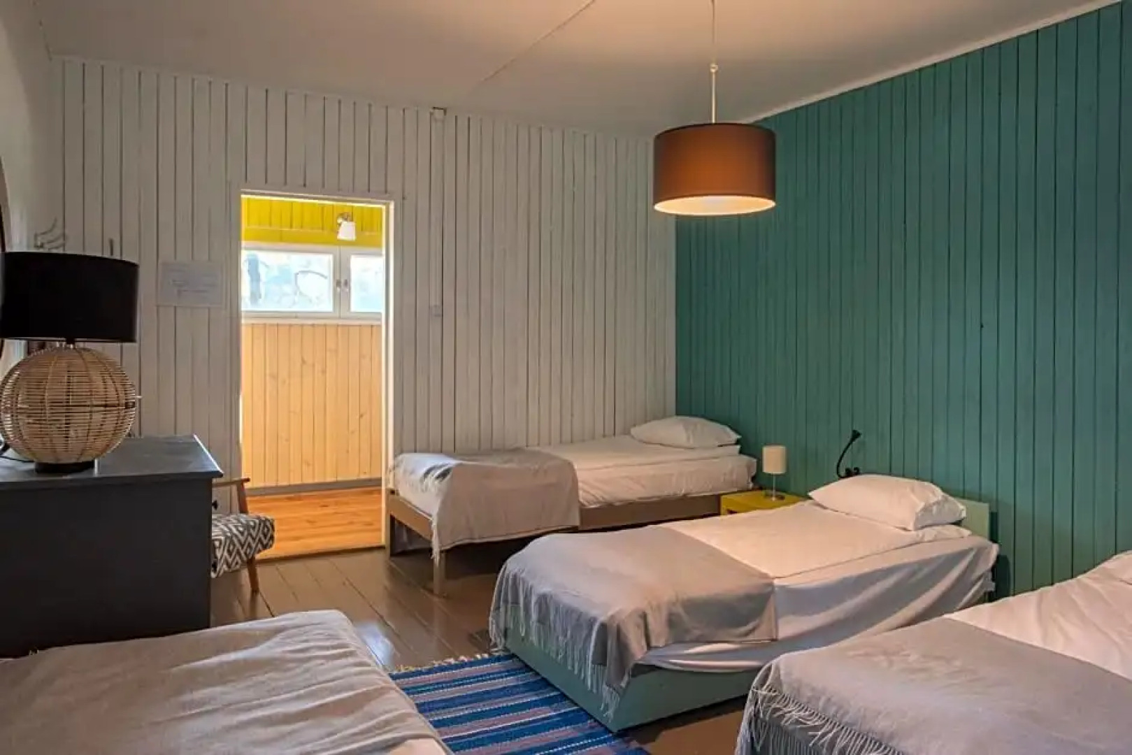 Saarj¿e puhkemaja tuba koos hommikus¿¿giga