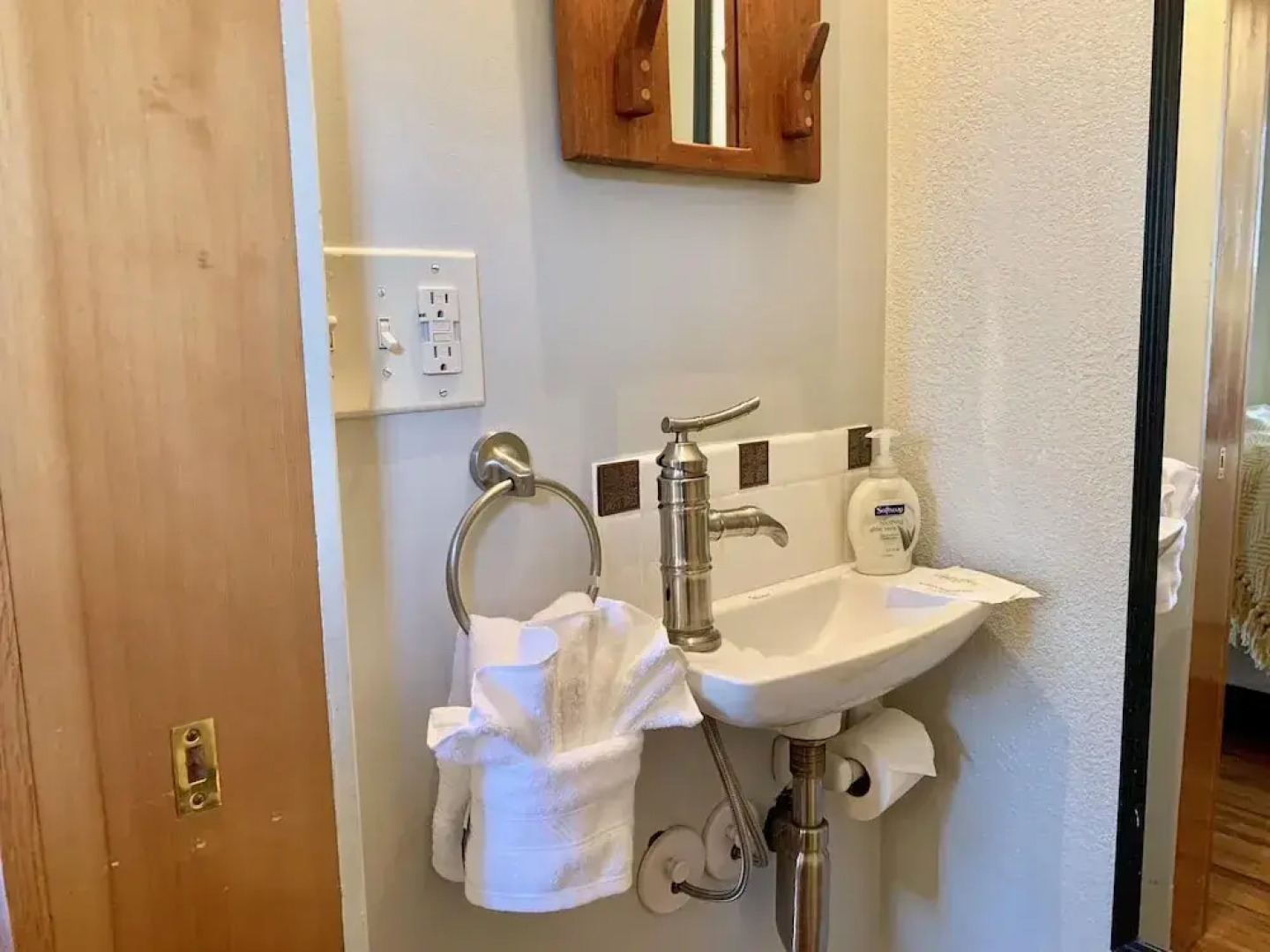 Cozy Bungalow in Downtown Loveland w/Free Bikes!