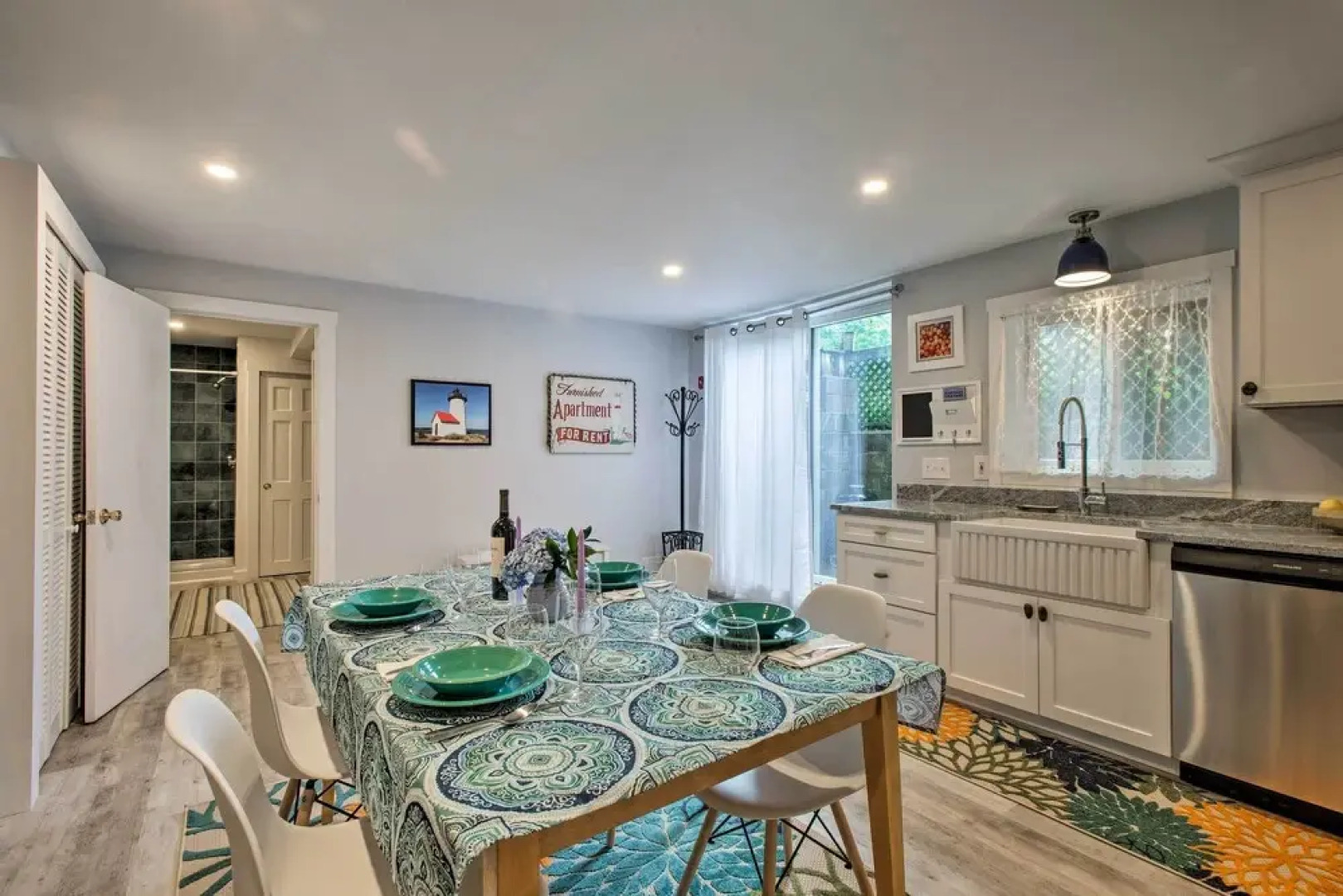 Martha's Vineyard Apt ~ 1 Mile to Inkwell Beach!