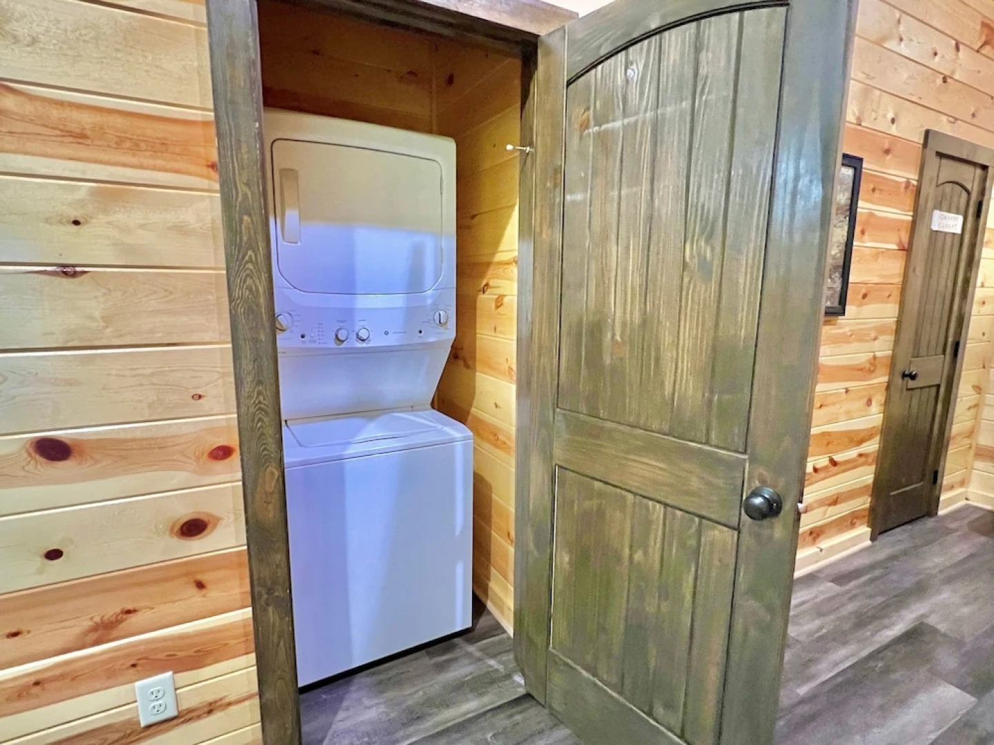 South Side Serenity 2 Bedroom Cabin by RedAwning