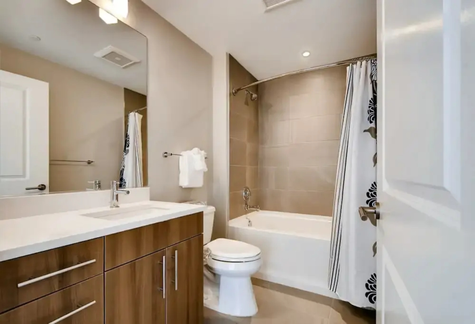 Global Luxury Suites at South Arlington