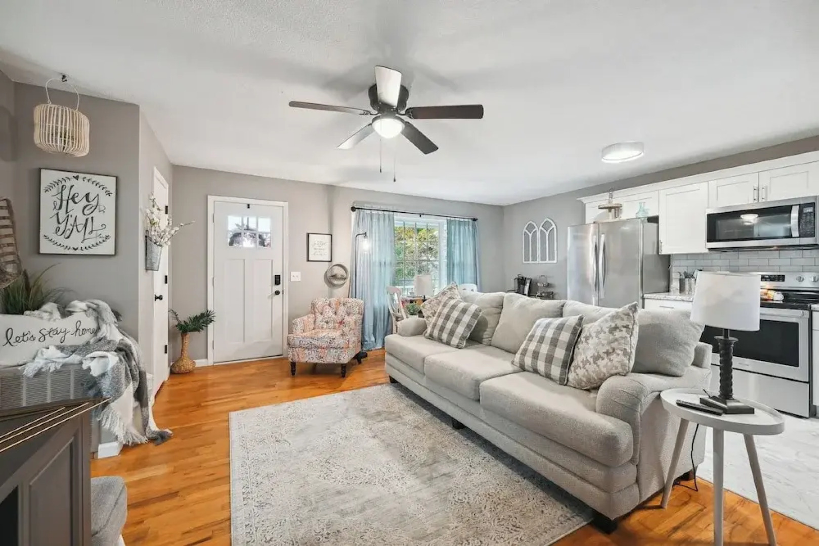 Vine Grove Home w/ Deck, 4 Mi to Saunders Springs!