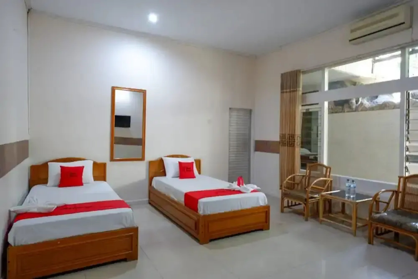 RedDoorz Plus @ Alam Raya Hotel