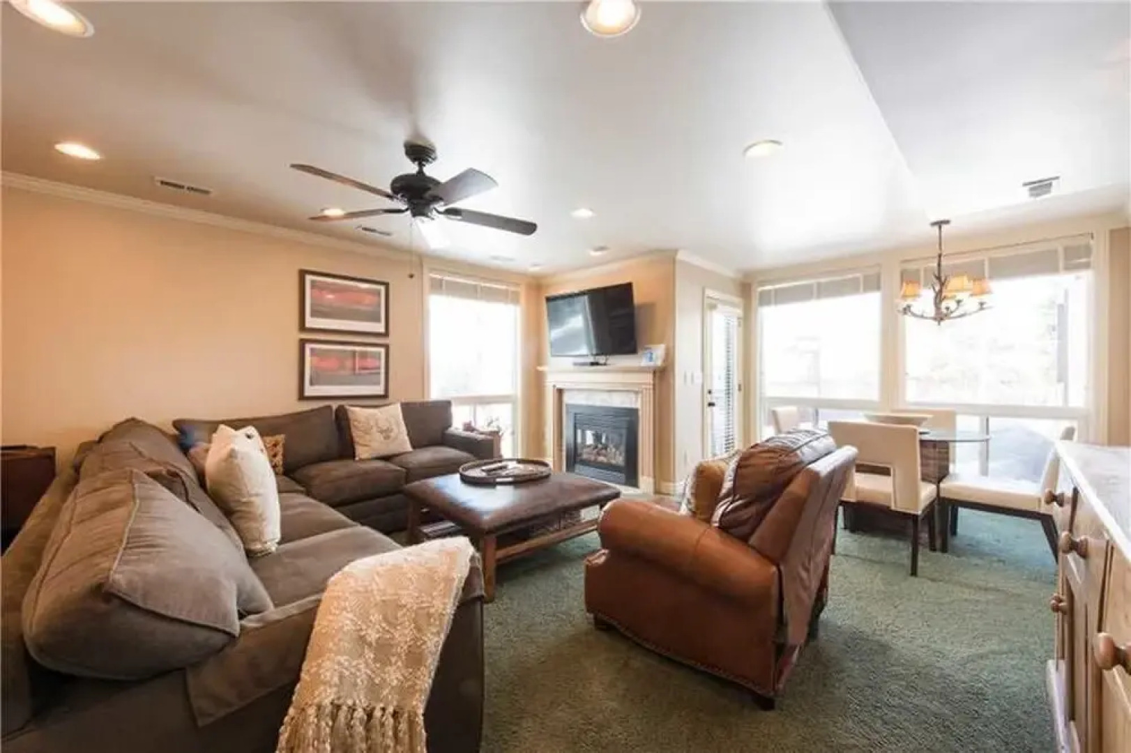 Three Kings Condo Near the Lifts by RedAwning