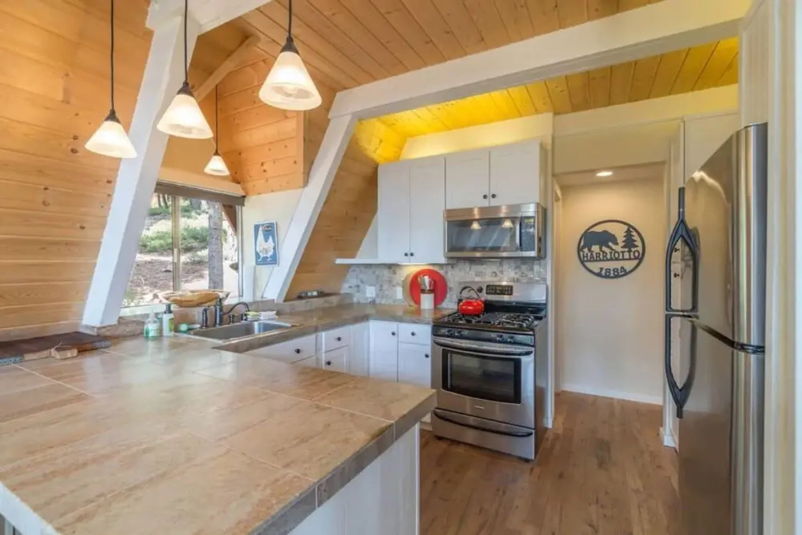 Mountaineer by Avantstay Classic A Frame w/ a Great View & Access To Lake Tahoe Park Association