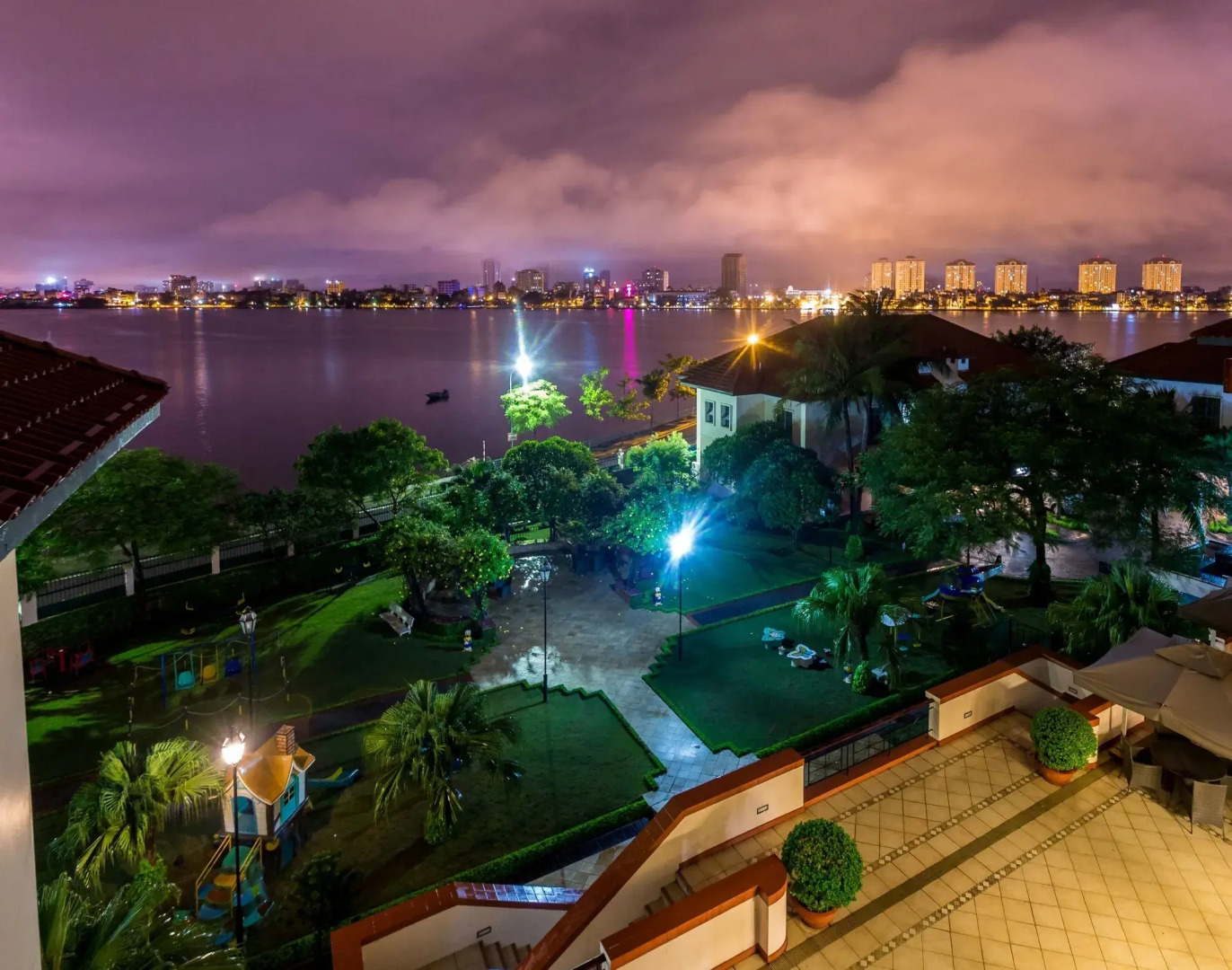 Diamond Westlake Suites