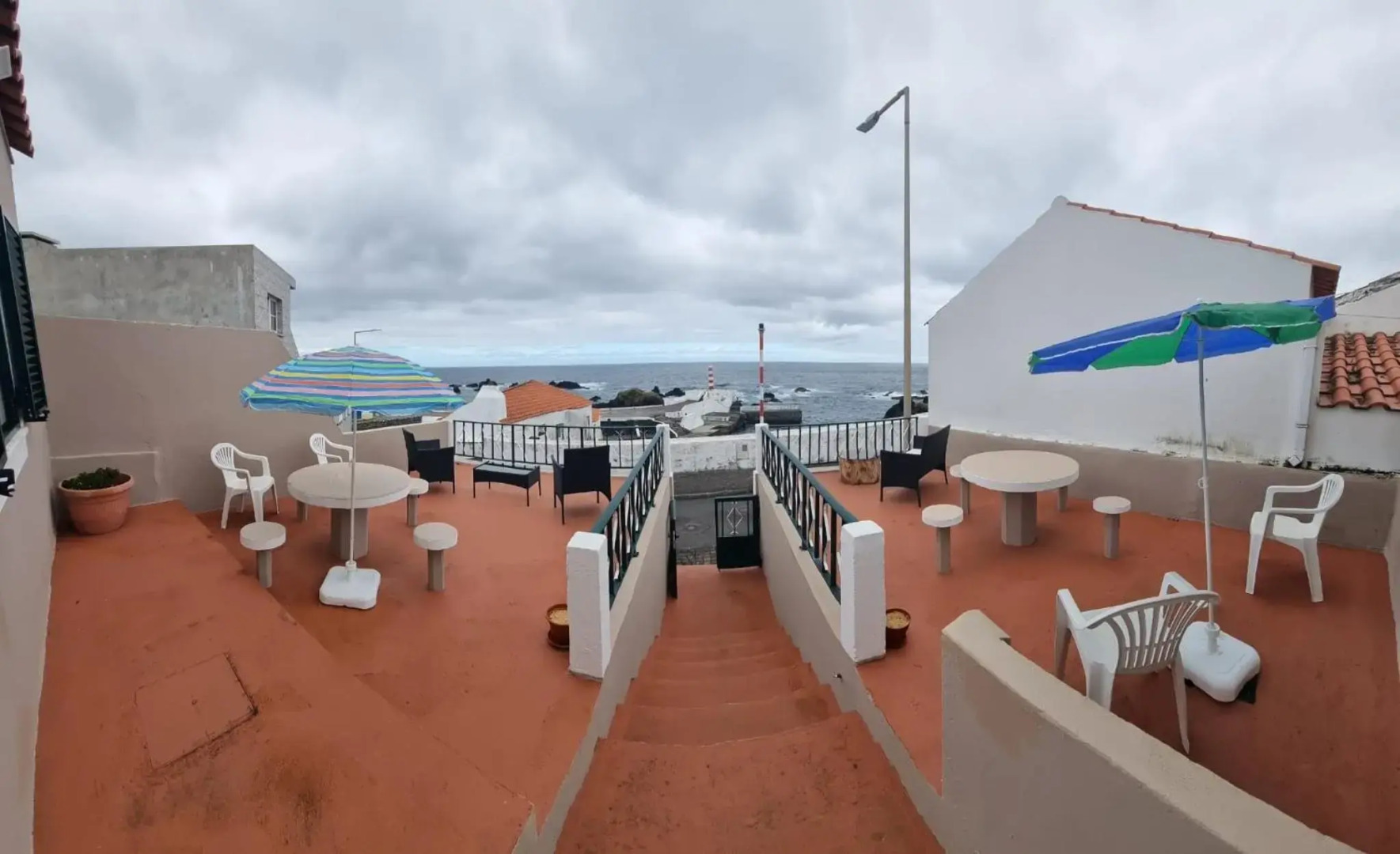 "Apartamentos do Farol" com vista para o mar